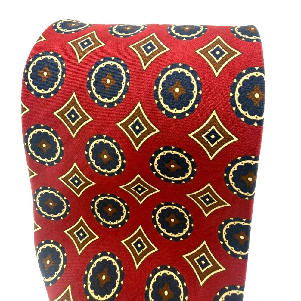 Roundtree & Yorke Men's 100% Silk Tie Handmade in Italy Red Geometric Medallion